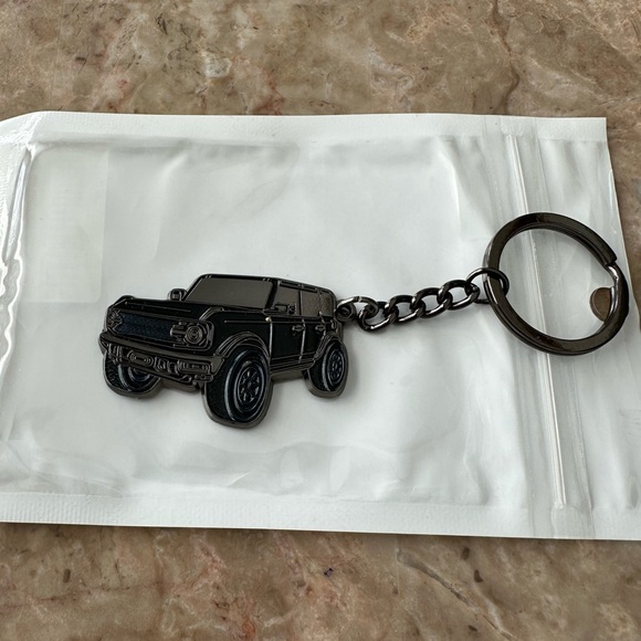 Black Bronco logo Keychain Accessories 4 door key chain Ford Bronco Truck Key - Picture 3 of 3